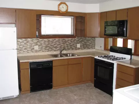 315 E 7th St, Belvidere, IL 61008 photo 8