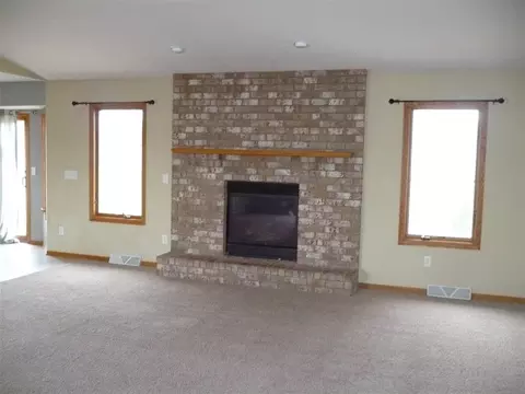 807 Mitchell Dr, Winnebago, IL 61088 photo 2