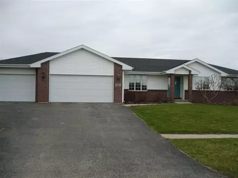 807 Mitchell Dr, Winnebago, IL 61088 photo 1