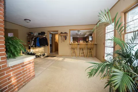 7253 Kinnikinnick Dr, Roscoe, IL 61073 photo 3