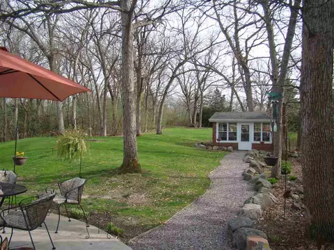 7253 Kinnikinnick Dr, Roscoe, IL 61073 photo 2