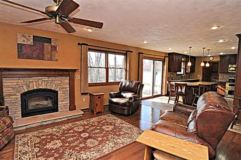 11761 Warblers Way, Roscoe, IL 61073 photo 2