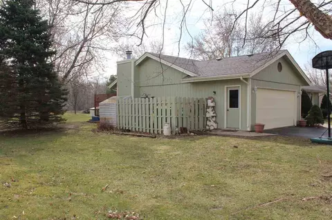 4399 Waltham Rd, Roscoe, IL 61073 photo 2