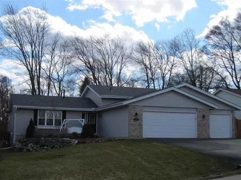 980 Thickett Trl, Roscoe, IL 61073 photo 1