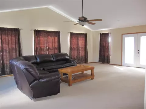 980 Thickett Trl, Roscoe, IL 61073 photo 3