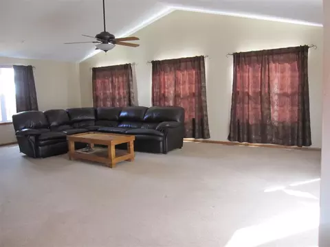 980 Thickett Trl, Roscoe, IL 61073 photo 2