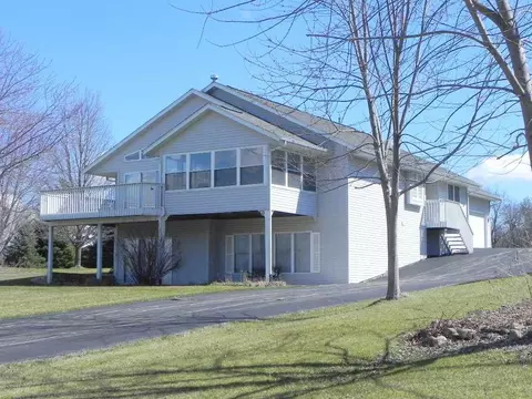 567 Baintree Rd, Lake Summerset, IL 61019 photo 2
