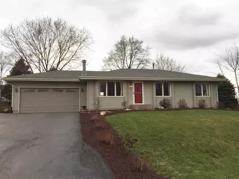 10968 Centennial Dr, Roscoe, IL 61073 photo 1