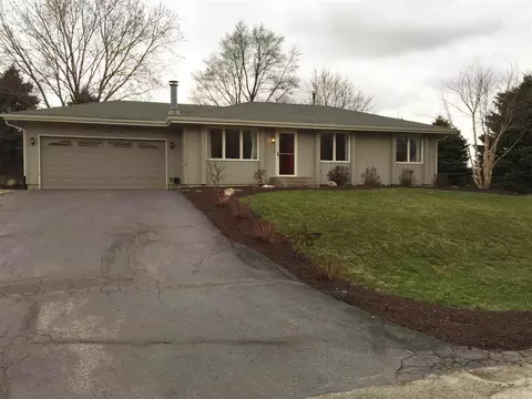 10968 Centennial Dr, Roscoe, IL 61073 photo 3