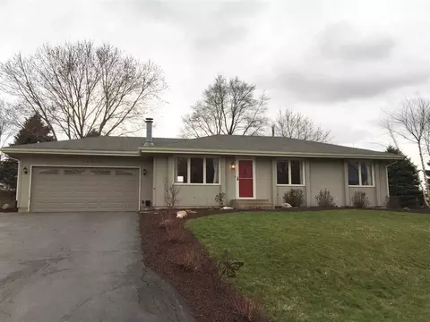 10968 Centennial Dr, Roscoe, IL 61073 photo 2