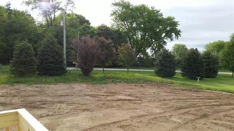 3745 Golden Eagle Dr, Beloit, WI 53511 photo 4