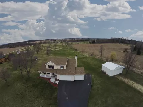 9430 Edson Rd, Capron, IL 61012 photo 2