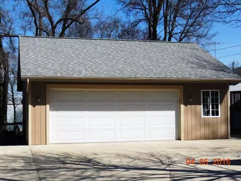 429 Washington St, Pecatonica, IL 61063 photo 3