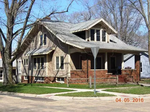429 Washington St, Pecatonica, IL 61063 photo 1