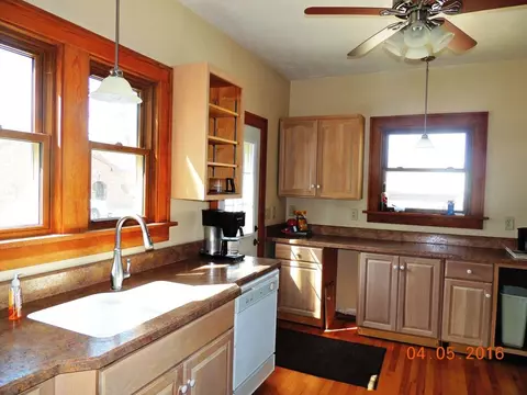 429 Washington St, Pecatonica, IL 61063 photo 8