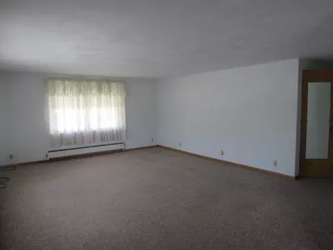 215 W 4th St, Pecatonica, IL 61063 photo 7