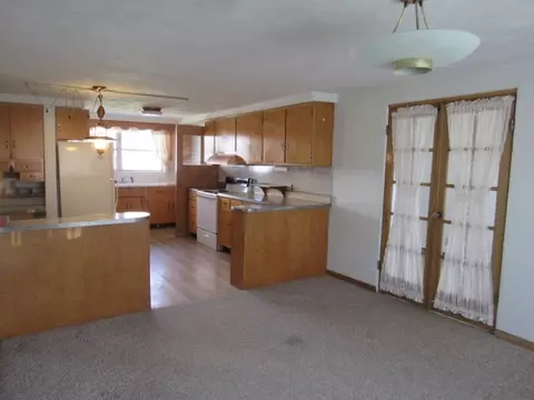 215 W 4th St, Pecatonica, IL 61063 photo 8