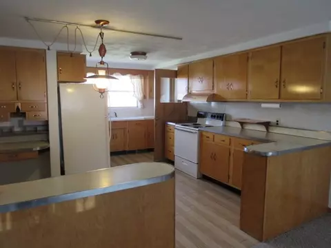215 W 4th St, Pecatonica, IL 61063 photo 9