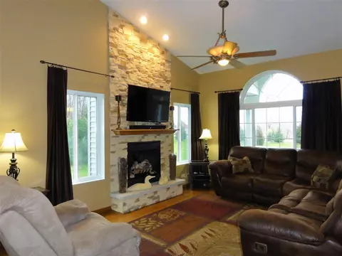 17461 Burr Oak Rd, Capron, IL 61012 photo 2