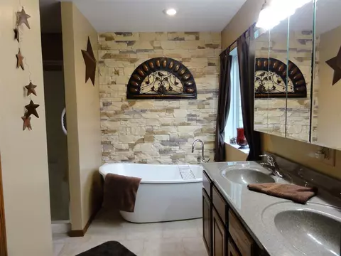 17461 Burr Oak Rd, Capron, IL 61012 photo 9