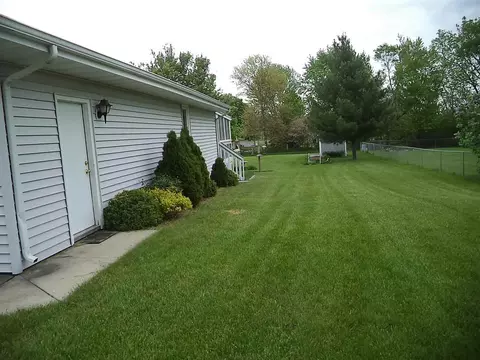 11889 Balsa Ln, Roscoe, IL 61073 photo 2