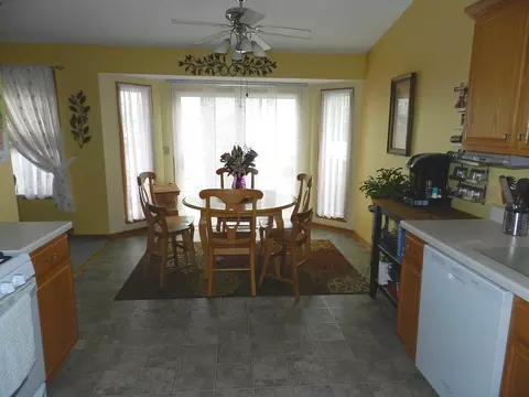 537 Autumnwolf Dr, Davis Junction, IL 61020 photo 4
