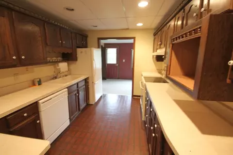 314 W State St, Cherry Valley, IL 61016 photo 4