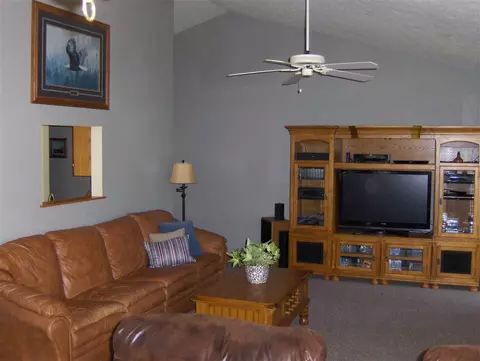 606 Berglund Rd, Pecatonica, IL 61063 photo 6