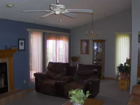 606 Berglund Rd, Pecatonica, IL 61063 photo 8