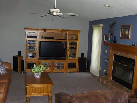 606 Berglund Rd, Pecatonica, IL 61063 photo 7