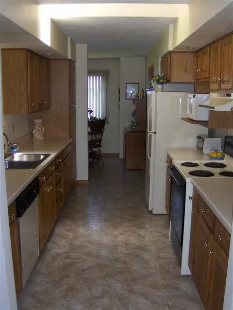 606 Berglund Rd, Pecatonica, IL 61063 photo 4