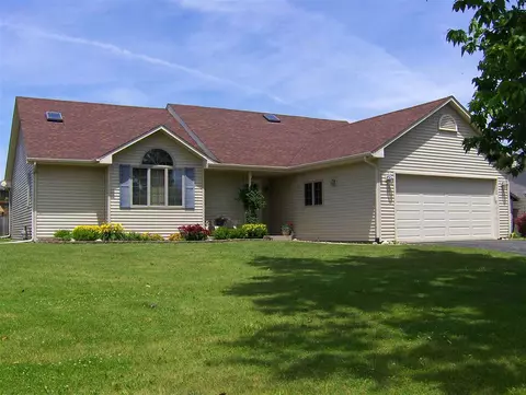 606 Berglund Rd, Pecatonica, IL 61063 photo 1