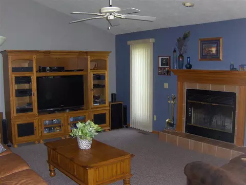 606 Berglund Rd, Pecatonica, IL 61063 photo 5
