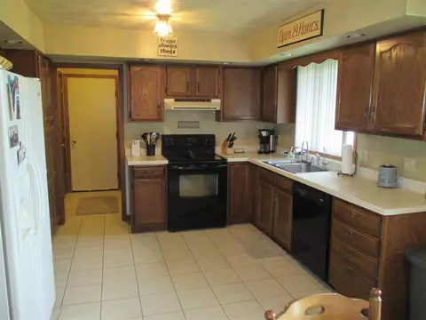 8203 N Mill Rd, Leaf River, IL 61047 photo 4