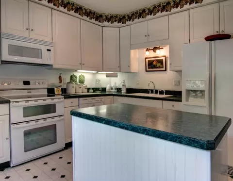 304 W 4th St, Pecatonica, IL 61063 photo 9