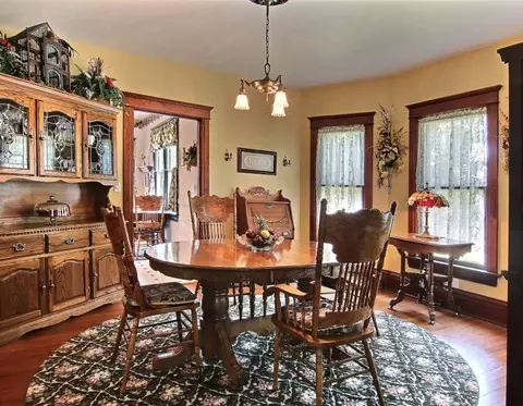 304 W 4th St, Pecatonica, IL 61063 photo 8