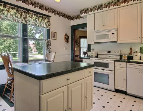 304 W 4th St, Pecatonica, IL 61063 photo 10