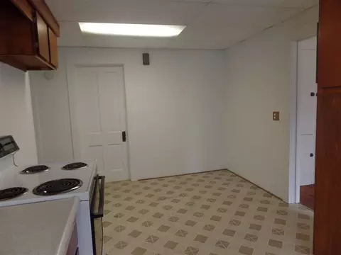 214 E 6th St, Pecatonica, IL 61063 photo 7