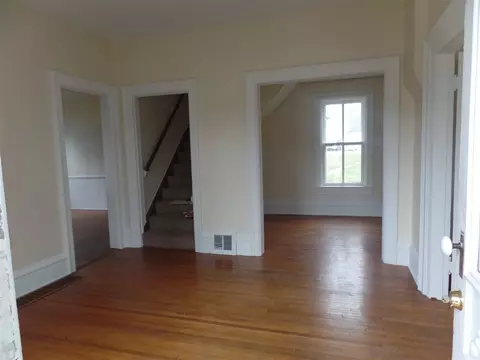 214 E 6th St, Pecatonica, IL 61063 photo 4