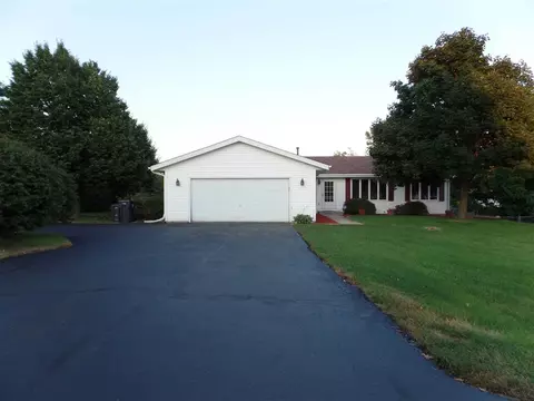 9937 Clay Ct, Roscoe, IL 61073 photo 1