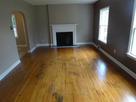 115 E 4th St, Belvidere, IL 61008 photo 2