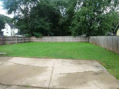 115 E 4th St, Belvidere, IL 61008 photo 9