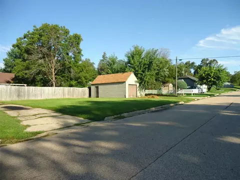2007 Roosevelt Ave, Beloit, WI 53511 photo 3