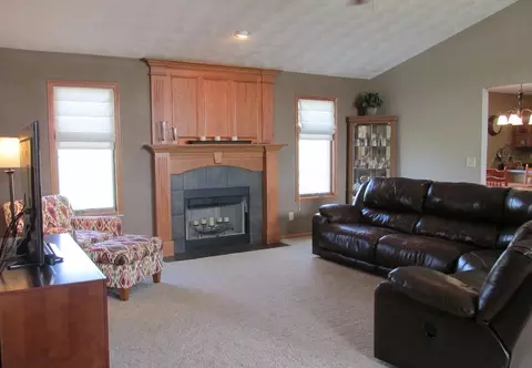 1634 Brentwood Dr, Byron, IL 61010 photo 2