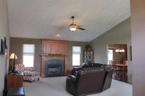1634 Brentwood Dr, Byron, IL 61010 photo 3