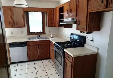 11356 Cedarbrook Rd, Roscoe, IL 61073 photo 3