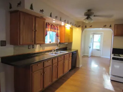 910 Taylor St, Pecatonica, IL 61063 photo 5