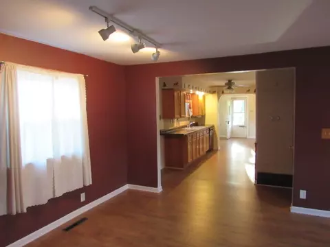 910 Taylor St, Pecatonica, IL 61063 photo 15