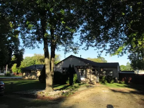 910 Taylor St, Pecatonica, IL 61063 photo 1