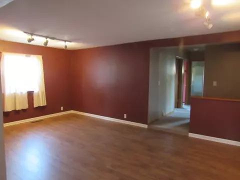 910 Taylor St, Pecatonica, IL 61063 photo 6